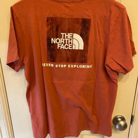 The North face T-Shirt- red box NSE - Picture 2 of 5